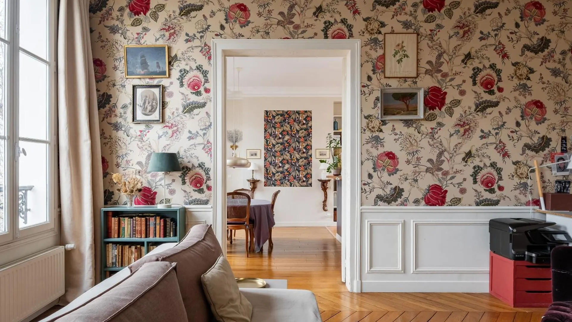 Veeve - Flowers In Saint-martin Apartment